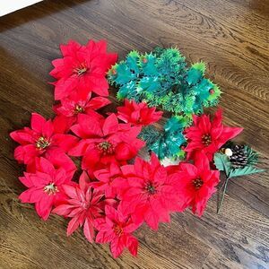 Vintage lot of Christmas floral plastic‎ & cloth poinsettias & greenery